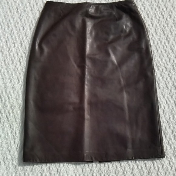 Danier 💯% Leather- Pencil Skirt - Picture 2 of 6